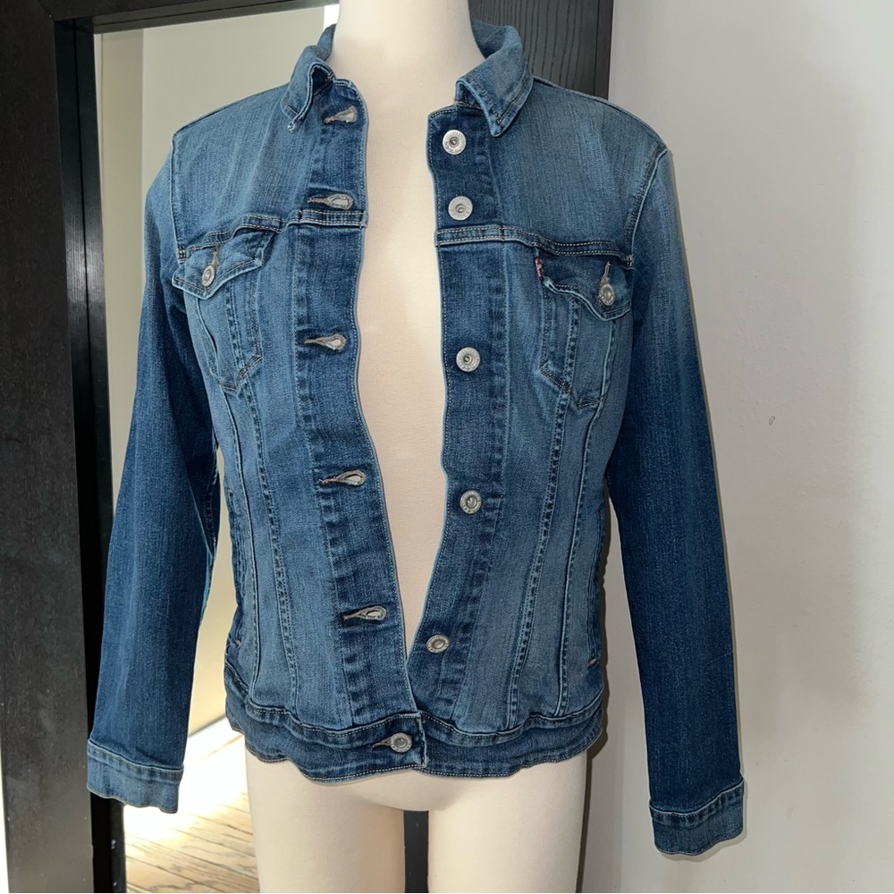 Levi's Classic Blue Jean Jacket Size Large